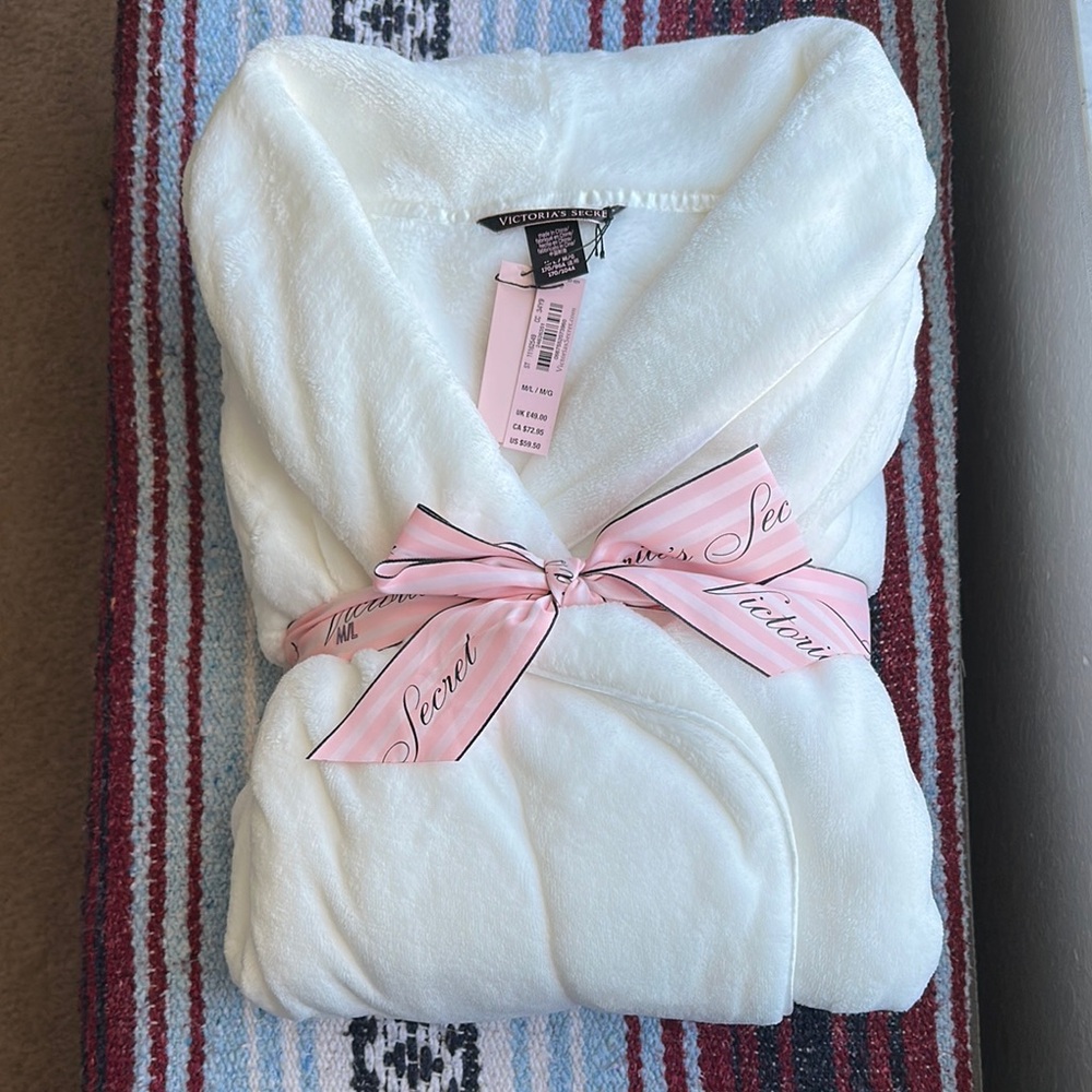 Victoria's Secret White Plush Robe Size M/L